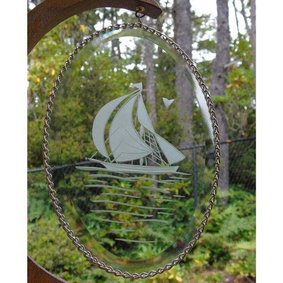 VTG Oval Etched GLASS SUNCATCHER + OAK WOOD STAND Sailboat Ocean Bird Chain Edge - Picture 5 of 5